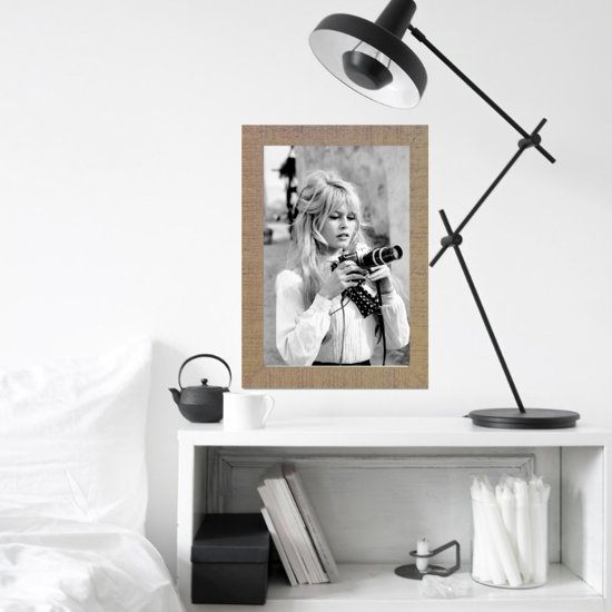 Poster Brigitte Bardot met camera- Filmster poster – Zwart wit poster Filmster
